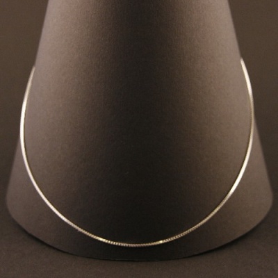 Zilveren collier, lengte 45 cm, gewicht 2,7 gram (3 stuks)
